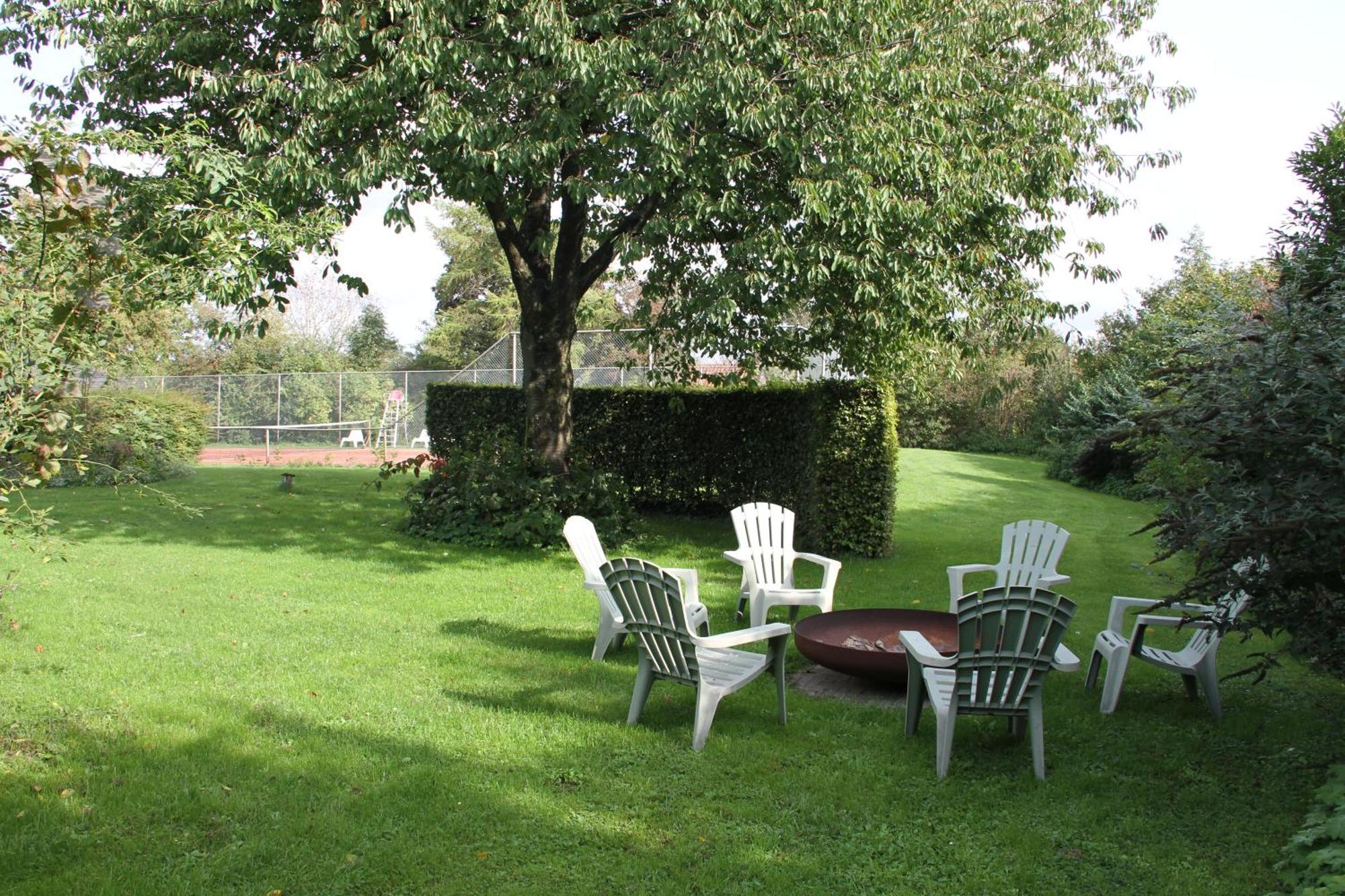 Вилла Familiehuis De Betuwe Met Prive Kunstgras Tennisbaan En Sauna Erichem Экстерьер фото